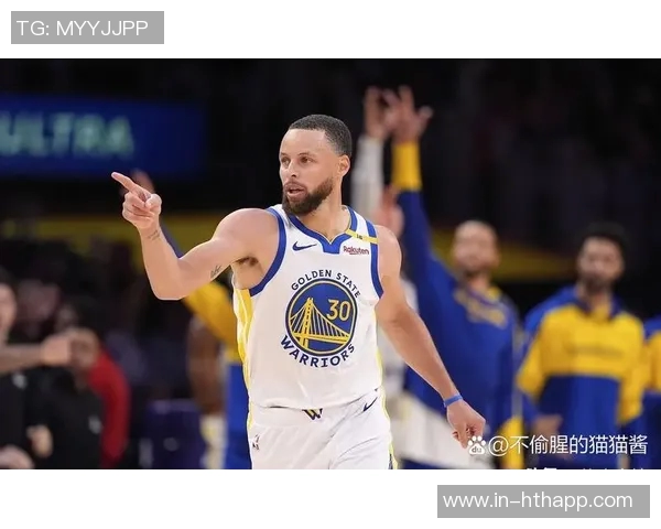 库里半场20分5记三分创纪录领先利拉德克莱紧随其后争夺第二位