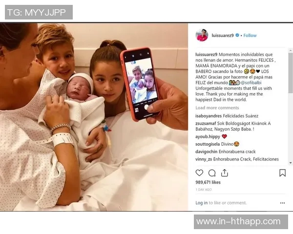 苏亚雷斯分享温馨圣诞合照女儿成焦点祝大家节日快乐